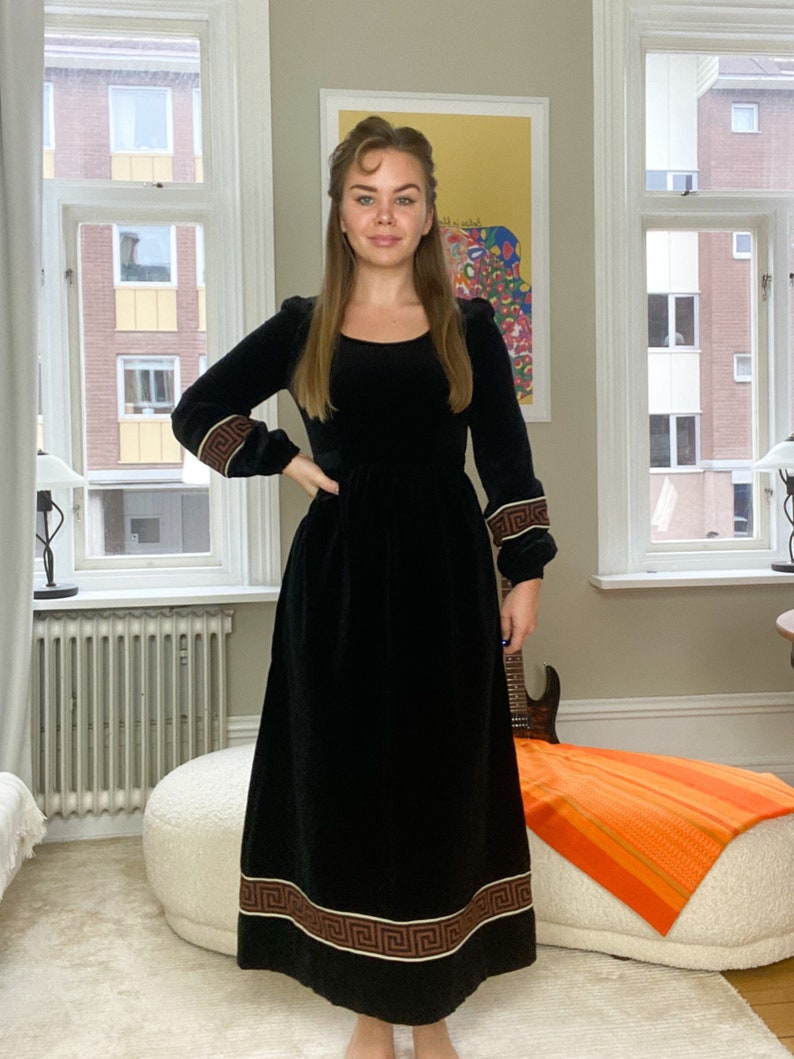 🖤  vintage Elegance: Black Velvet Dress with Versace Trim, Brown Border | Versace